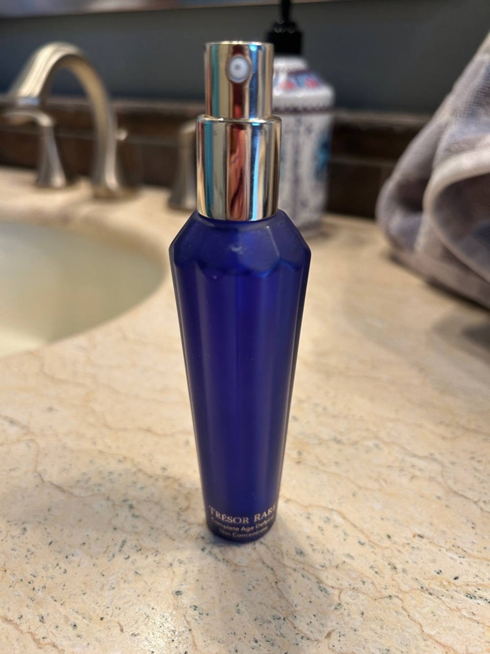 Tresor Rare - complete age defying skin concentrate